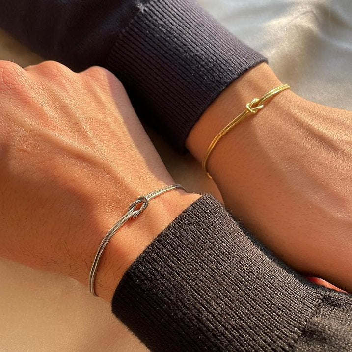 Aisor Everlasting Knot Bracelet