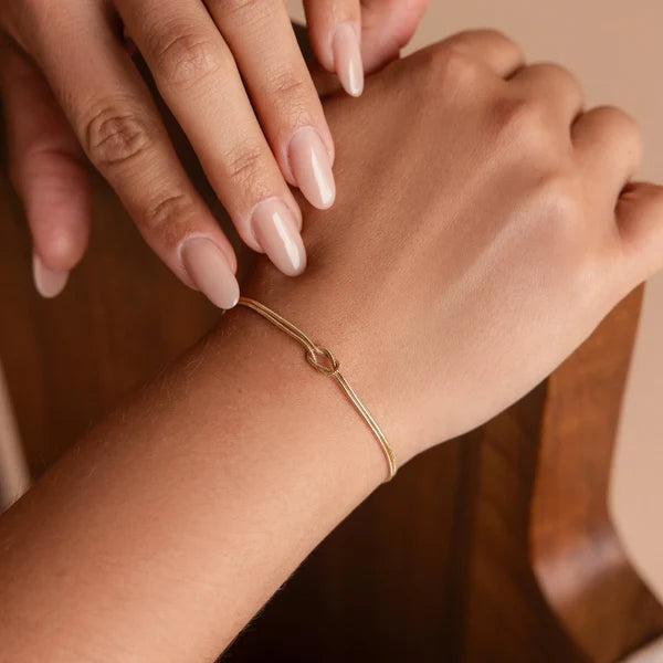 Aisor Everlasting Knot Bracelet