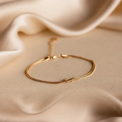 Aisor Everlasting Knot Bracelet