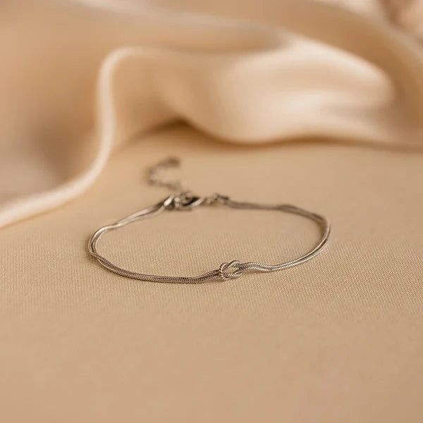 Aisor Everlasting Knot Bracelet